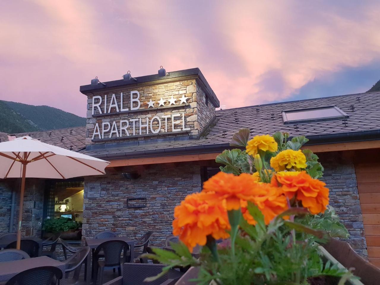 Aparthotel Rialb El Serrat Eksteriør bilde